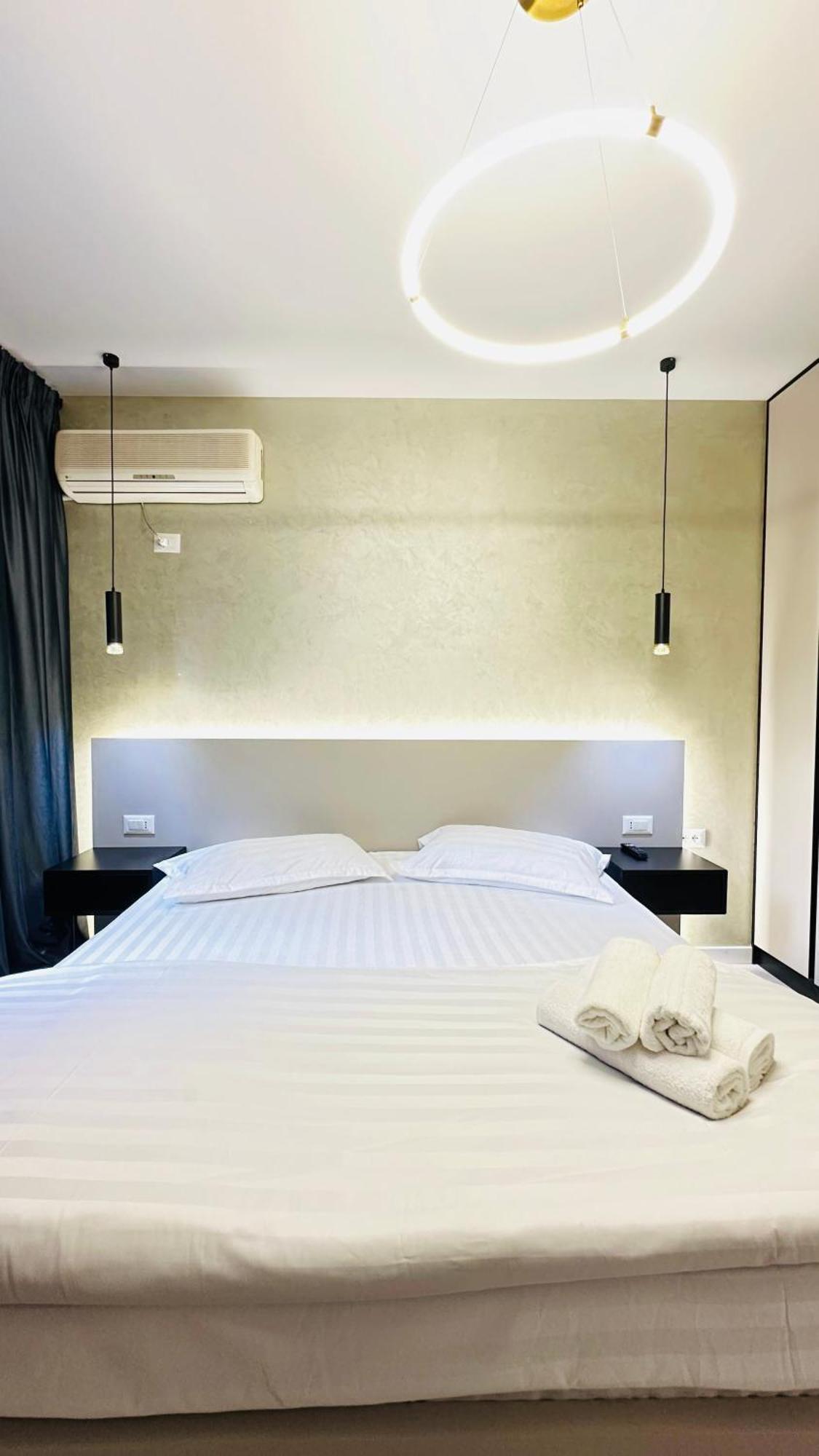 Luxurious Central Stay - Self Check-In Tiranë Ngoại thất bức ảnh