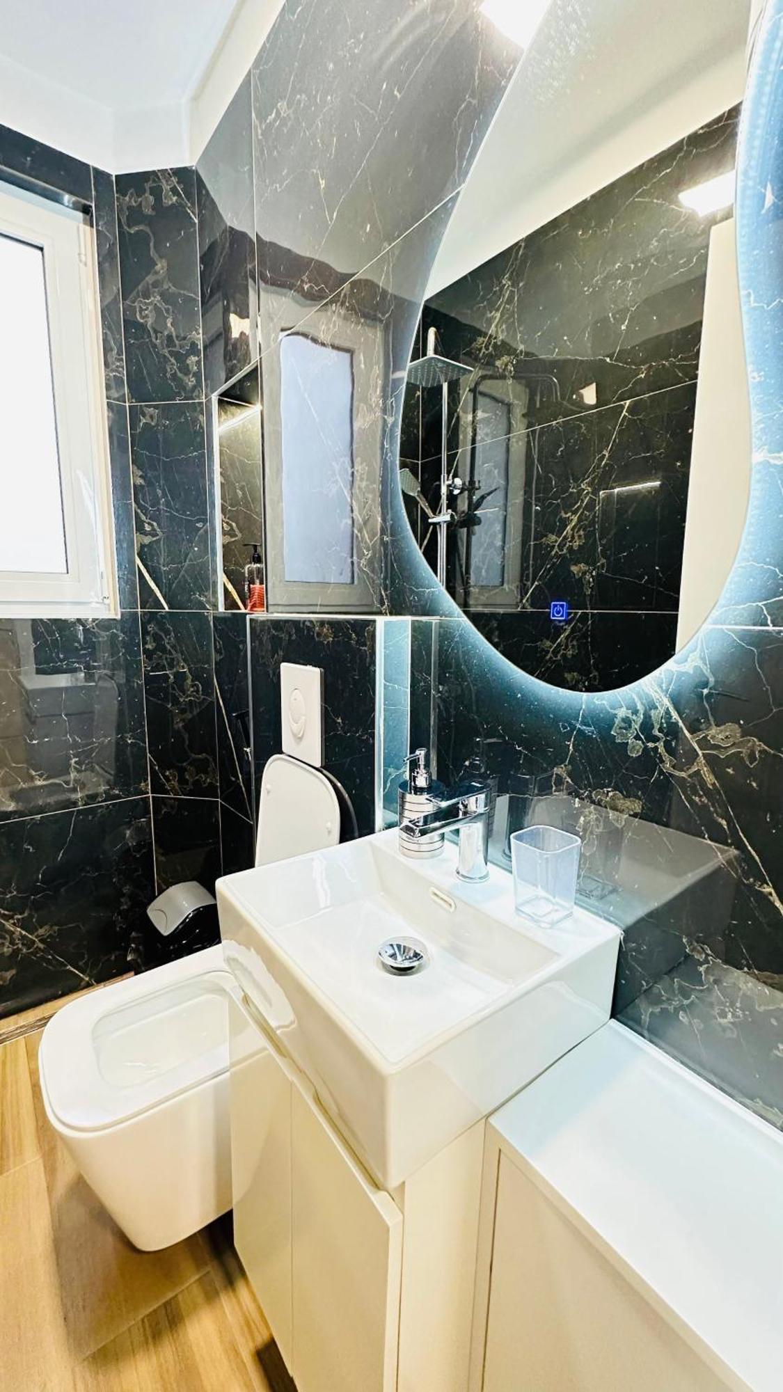 Luxurious Central Stay - Self Check-In Tiranë Ngoại thất bức ảnh