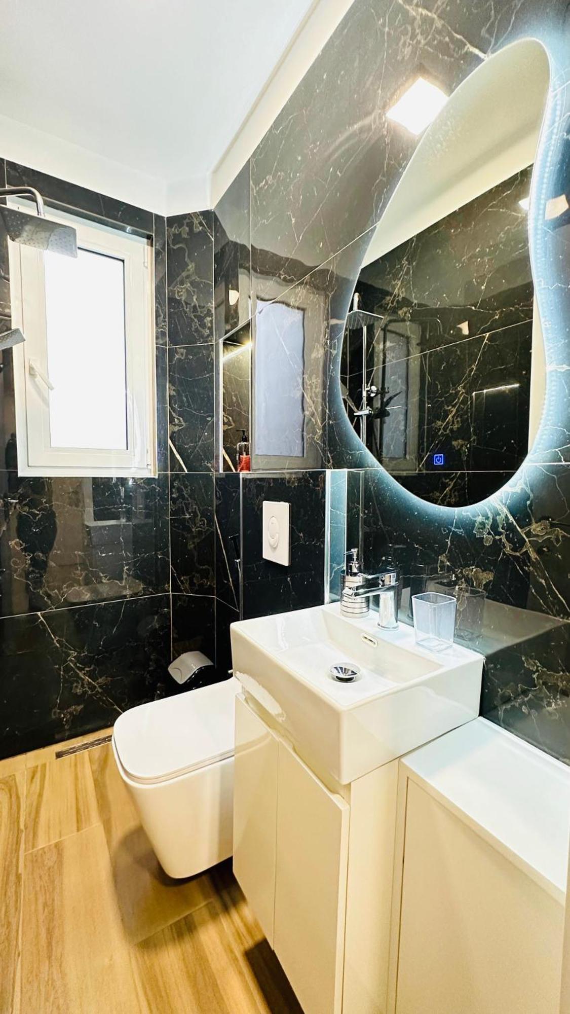 Luxurious Central Stay - Self Check-In Tiranë Ngoại thất bức ảnh