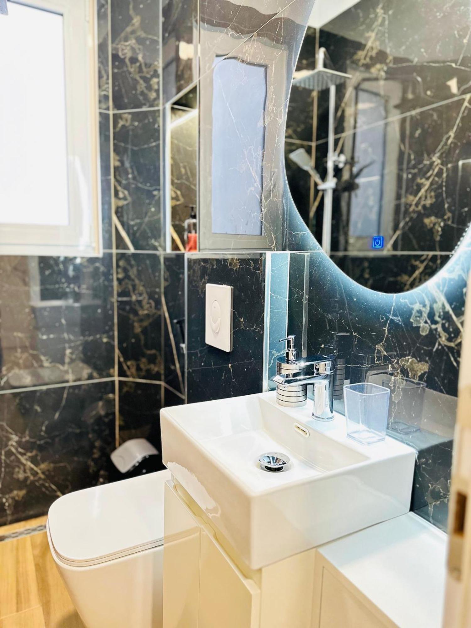 Luxurious Central Stay - Self Check-In Tiranë Ngoại thất bức ảnh
